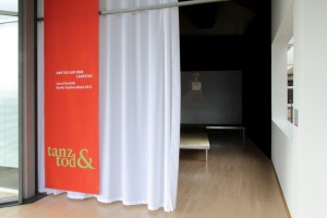 tanz&tod - laufsteg inszenierung für die modenschau von lena hoscheck